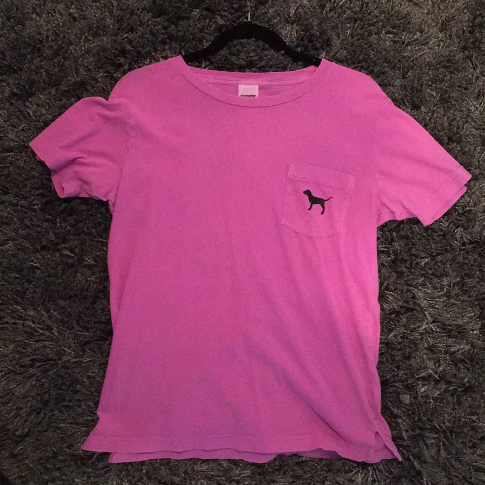 VS pink T-shirt